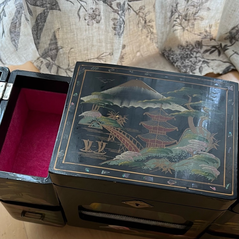 🎁 Vintage jewelry box black lacquered - Picture 4 of 4